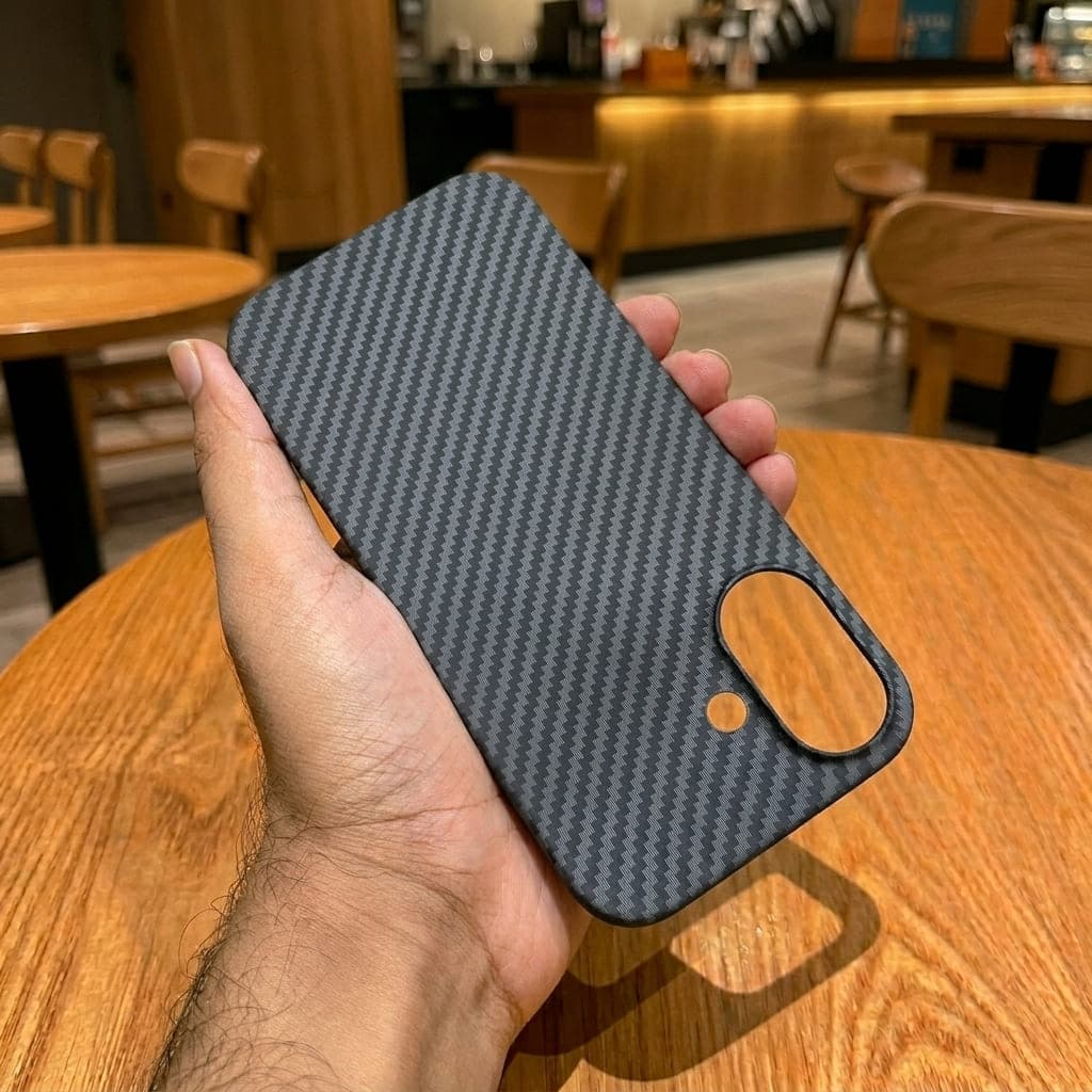Hard Carbon Fiber Texture Magnetic Case - Black - iPhone 17