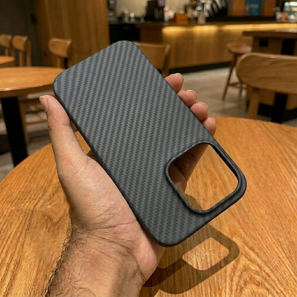 Hard Carbon Fiber Texture Magnetic Case - Black - iPhone 16 Pro