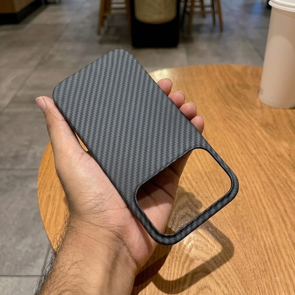 Hard Carbon Fiber Texture Magnetic Case - Black - iPhone 17 Pro Max